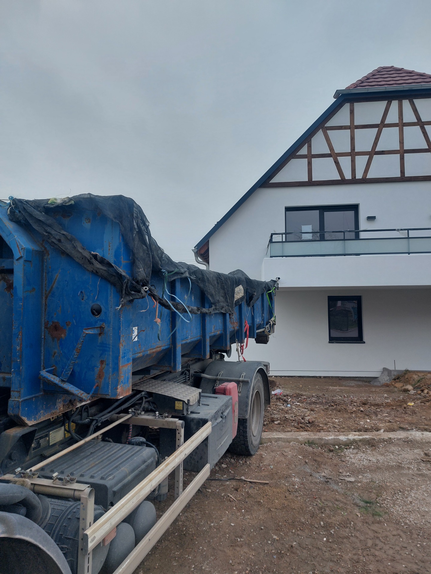 Benne chargement immédiat, benne autorisé par la mairie, benne emplacement, benne 67, benne 68, benne Mulhouse,  benne Colmar, benne seltz,  benne Strasbourg. 